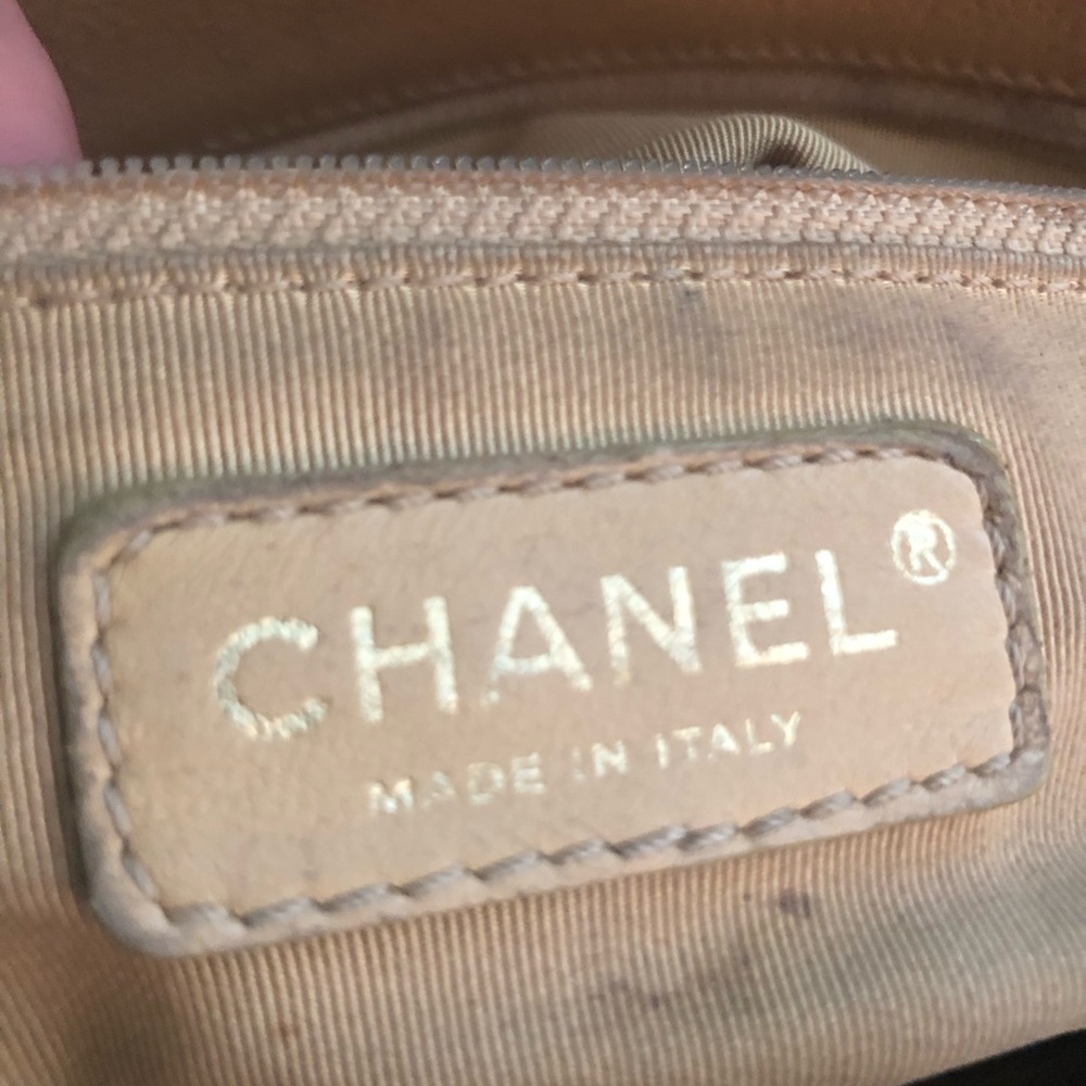 Chanel medium Executive Cerf Tote - Picture 6 of 9
